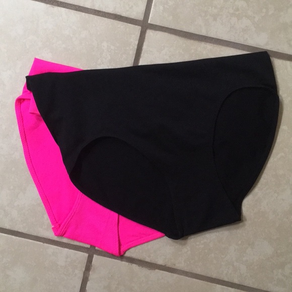 NWT Set of two comfy full figure briefs. - Picture 2 of 4